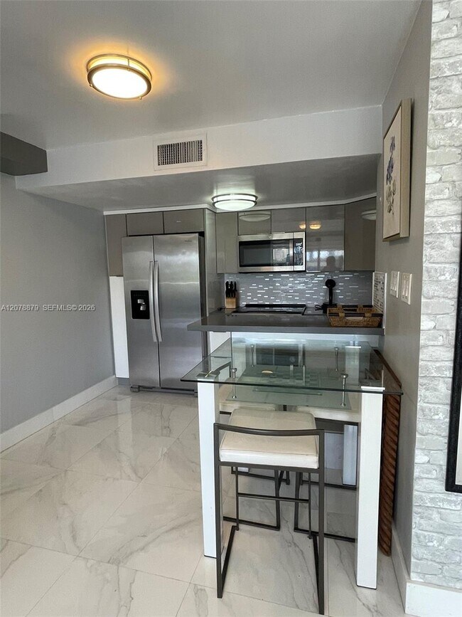 Photo - 1740 NW N River Dr Unit 612