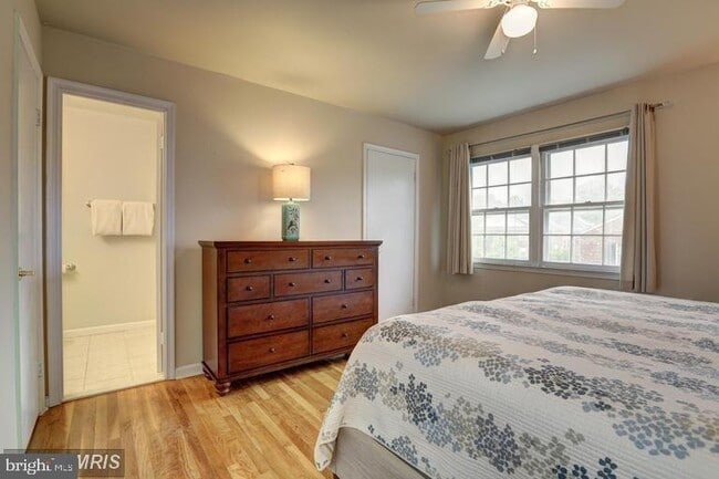 Photo - 3898 University Dr