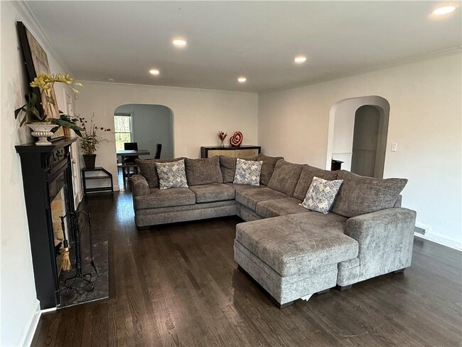 Photo - 1140 Goodwin Pl NE