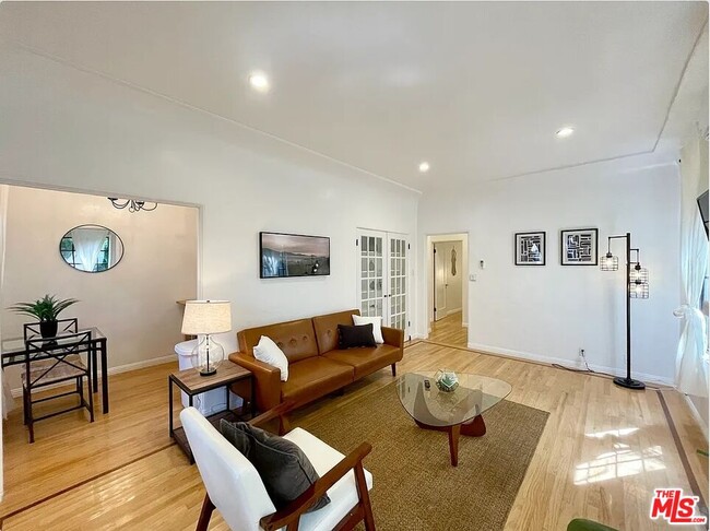Photo - 944 12th St Unidad 2