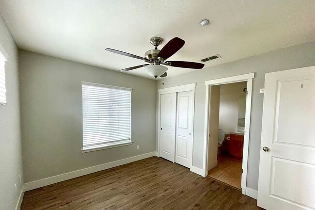 Photo - 2745 Elston St