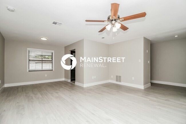Photo - 3 Bedroom Pet-Friendly Home in LONGWOOD, FL with Main Street Renewal