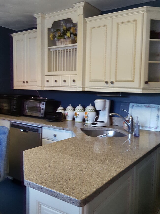 Photo - 171 Frederick St Unit Furnished heat electric w