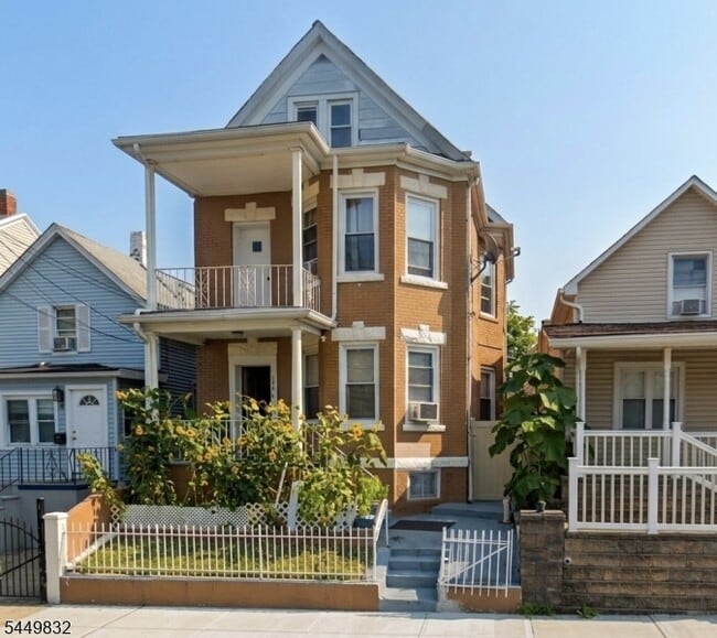 Building Photo - 126 Gould Ave