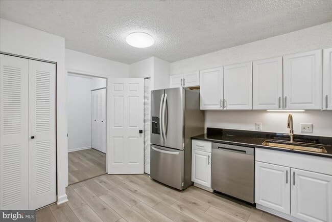 Photo - 3800 Powell Ln Unit 1228