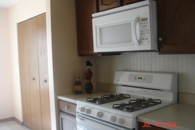 Building Photo - 80 S Pleasant Rd Unit second