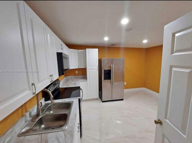 Building Photo - 1050 SW 137th Ct Unit 1-1 Rental