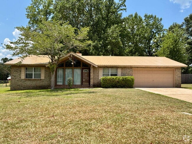 Building Photo - FOR RENT in Dothan, AL!! Rental