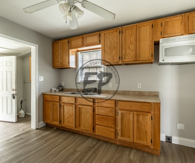 Photo - 911 E Craven Ave