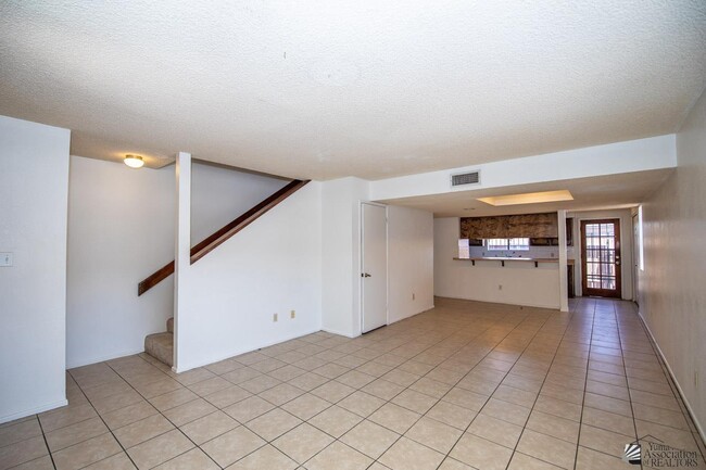 Photo - 833 S Avenue A