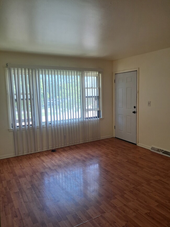 Building Photo - 7005 N Teutonia Ave Unit 4