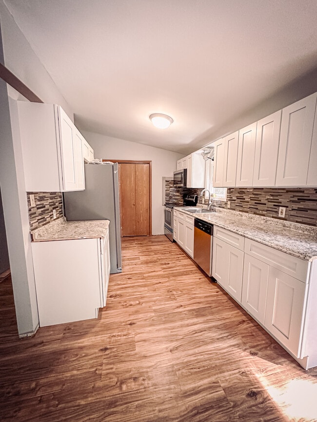 Stainless steel appliances - 7133 Susquehanna Dr