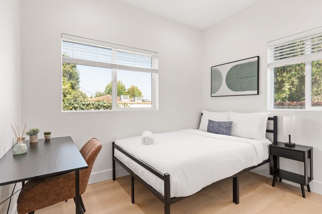 Building Photo - A 3 Bedroom apartment with ensuite bathroo... Unit Single Room - 3