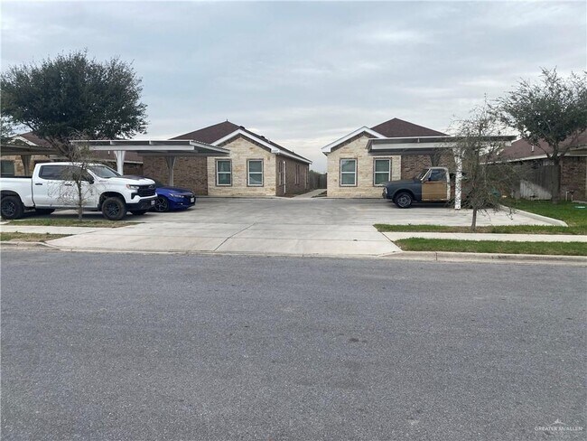 Building Photo - 11 Luz Divina St Unit 2