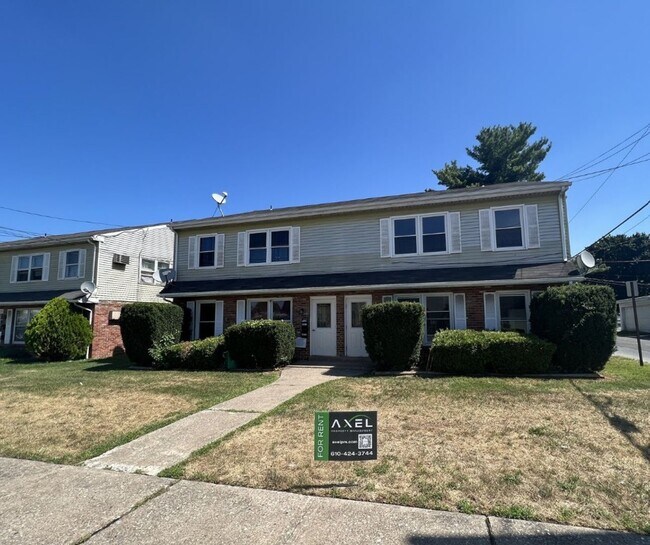 Building Photo - 813-817-817 N Ulster St Unit 813-B