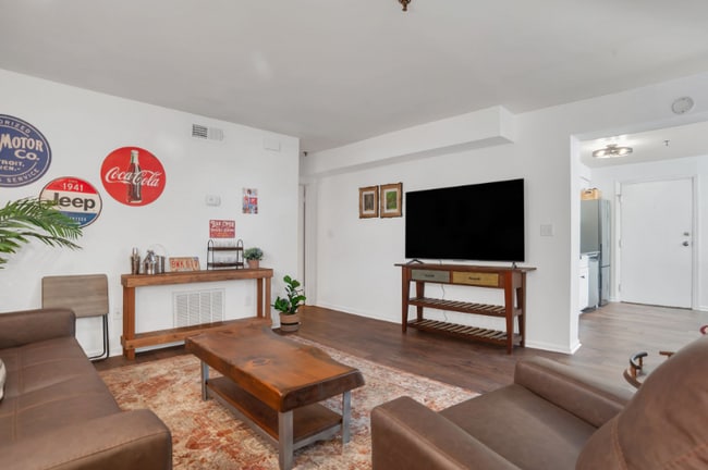 Photo - 121 W Hall St Unit APT A