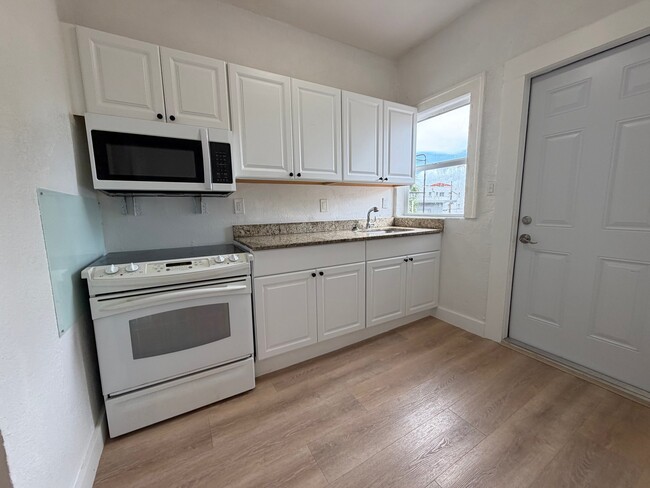 1429 SW 3rd St Unit 4