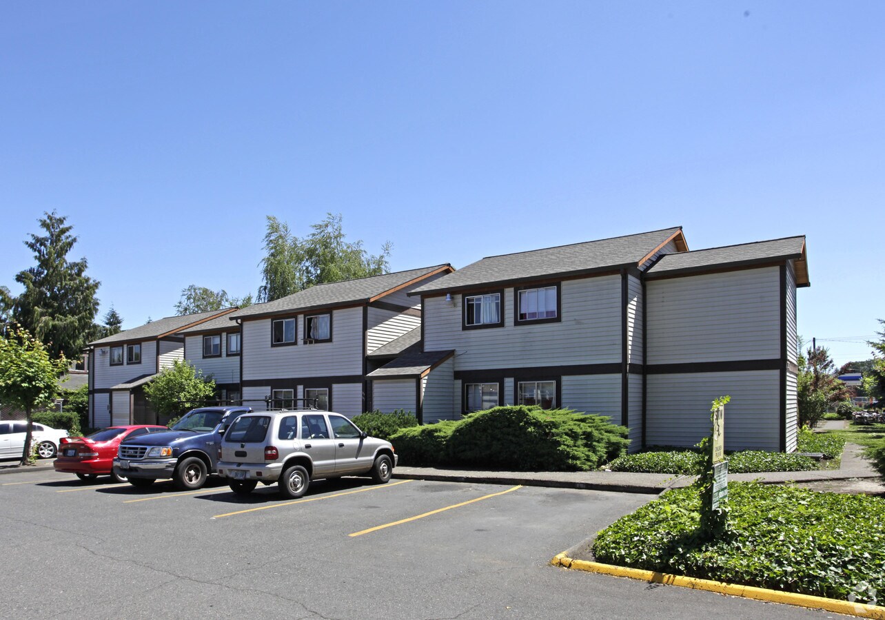 Pinewood Village Apartments - Pinewood Village Apartments