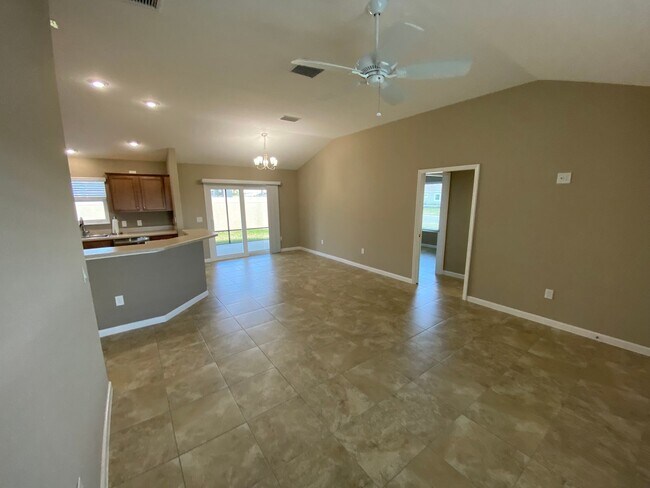 Photo - Beautiful Unfurnished 3 bed, 2 bath ANNUAL...