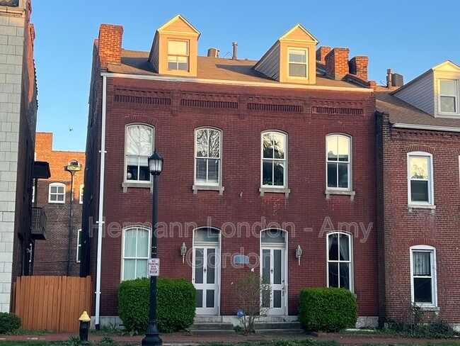 Building Photo - 1714 S Tucker Blvd Unit B