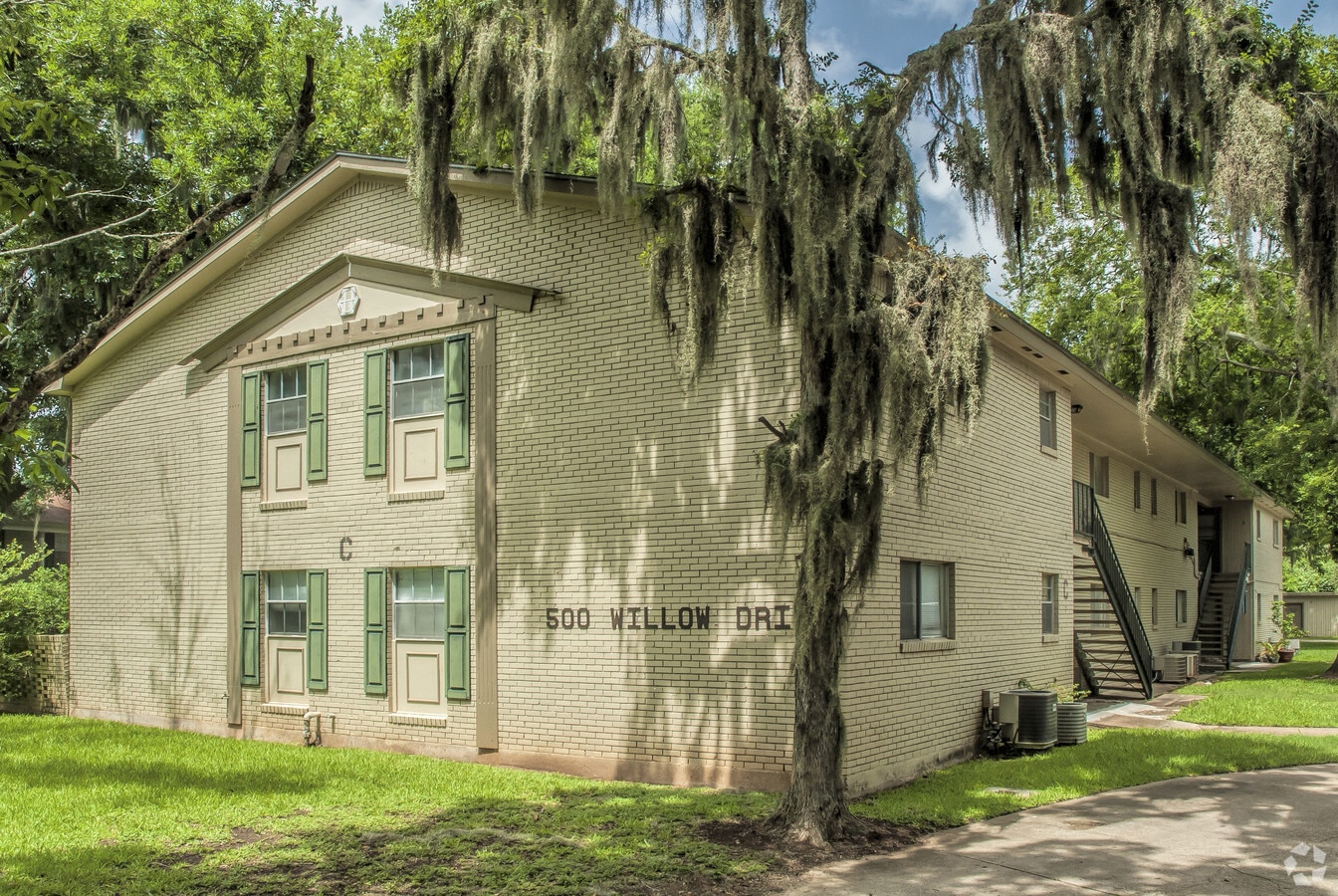 Willow Drive Apartments - Willow Drive Apartments