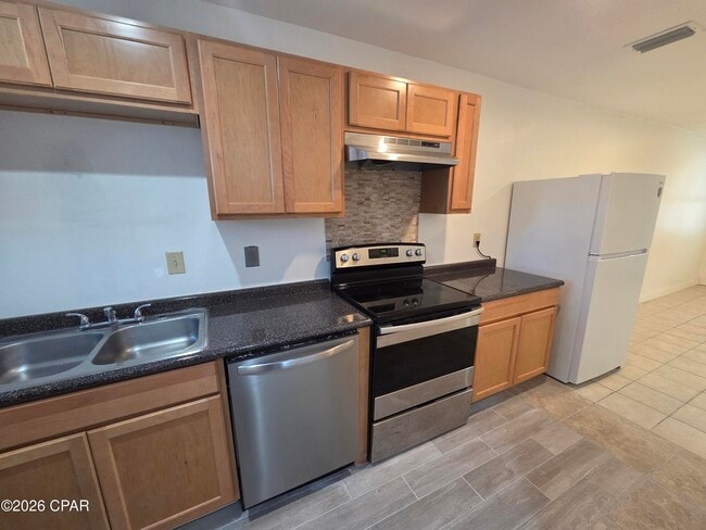 Photo - 6332 Omoko St