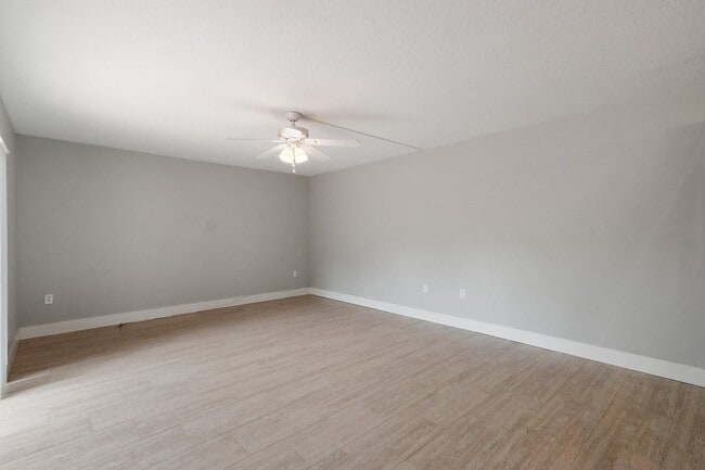 Photo - 825 Center St