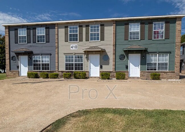 Building Photo - 410 SE J St Unit Apt B