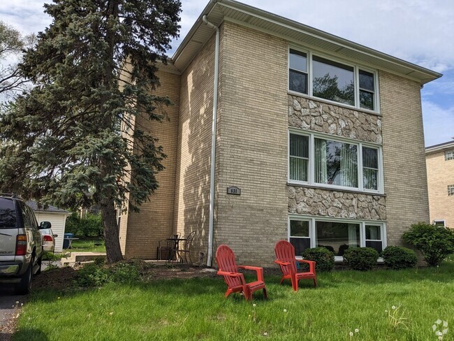 Building Photo - 16W631 56th St Unit 2 Rental