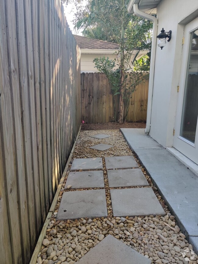 Building Photo - 3109 W Oakellar Ave Rental