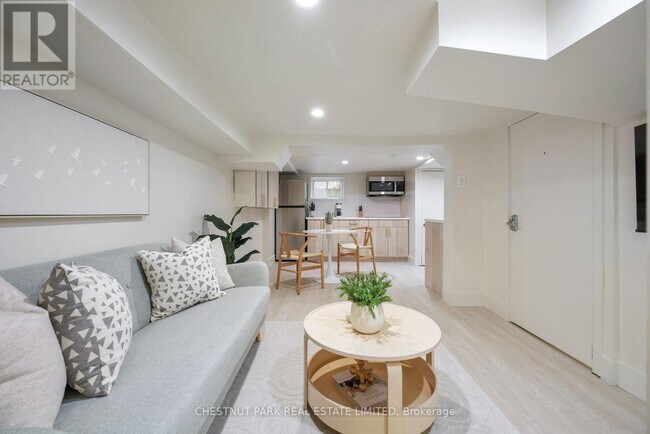 Photo - 76 Major MacKenzie Dr.