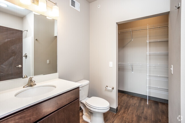 2BR, 2BA - 957 SF