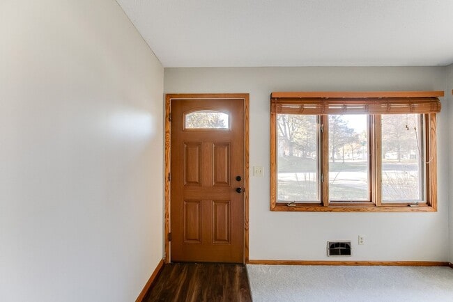 Photo - 1663-1665 Leone Unit 1663