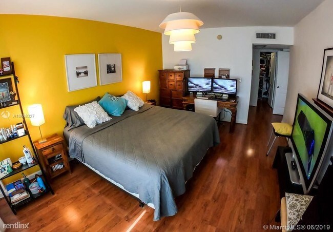 Photo - 2 br, 2 bath  - 5600 Collins Ave # 17 Unit # 17