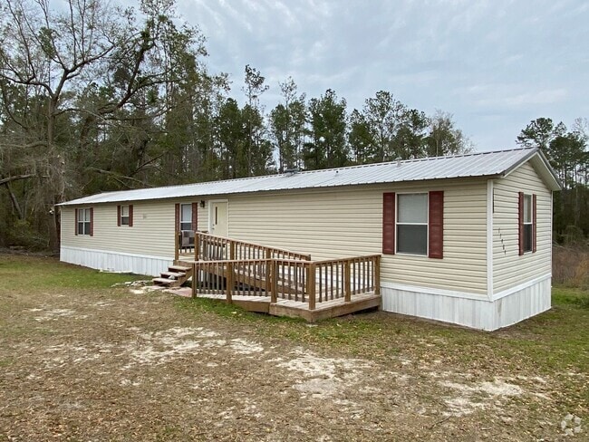Building Photo - Newly renovated 3 Bedroom, 2 Bath home in ...