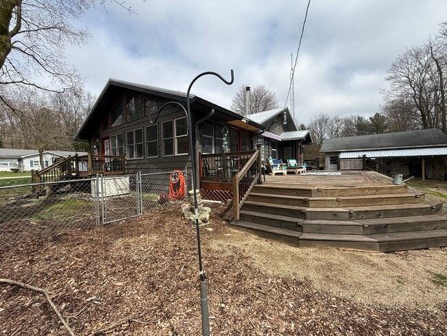 Photo - 32275 Center St