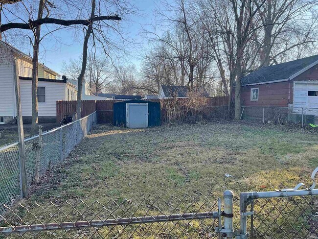 Photo - 1807 Hale Ave