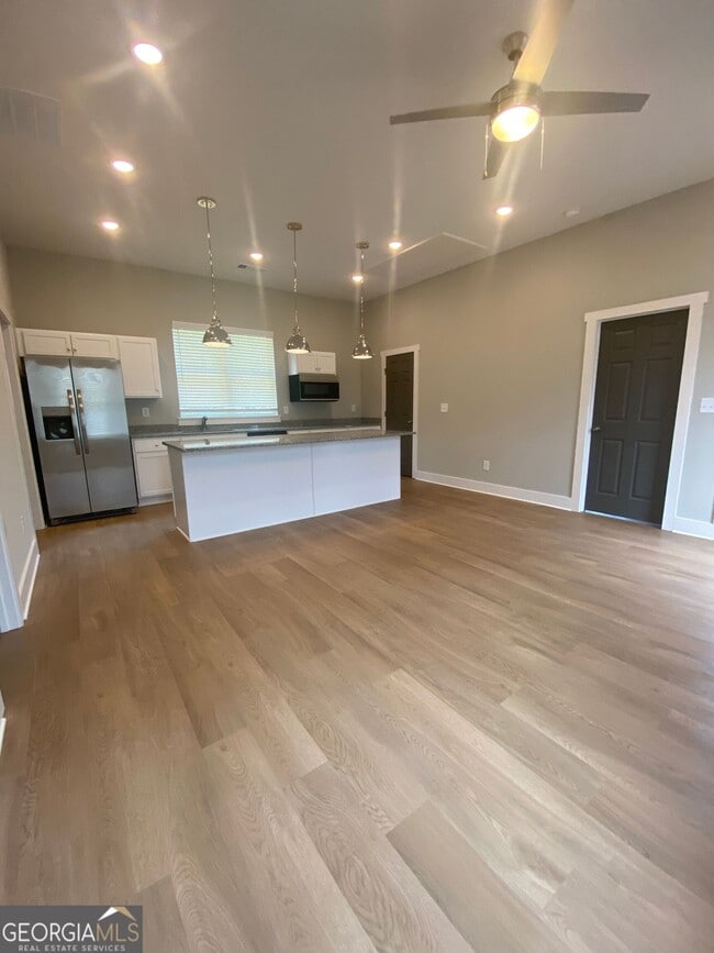 Photo - 255 Bailey St Unit B