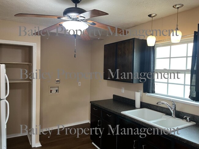 Building Photo - 1613 Pershing Ave