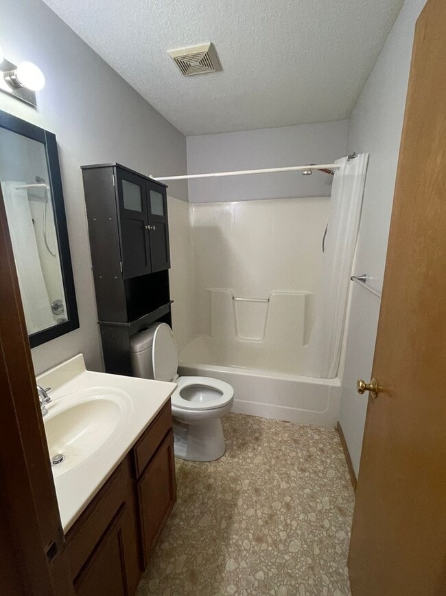 Photo - Updated 4 bedroom 2 bath duplex near 37th & Gage