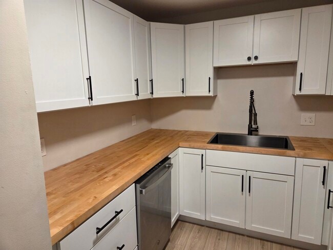 Photo - 136 Mammoth Rd Unit 25