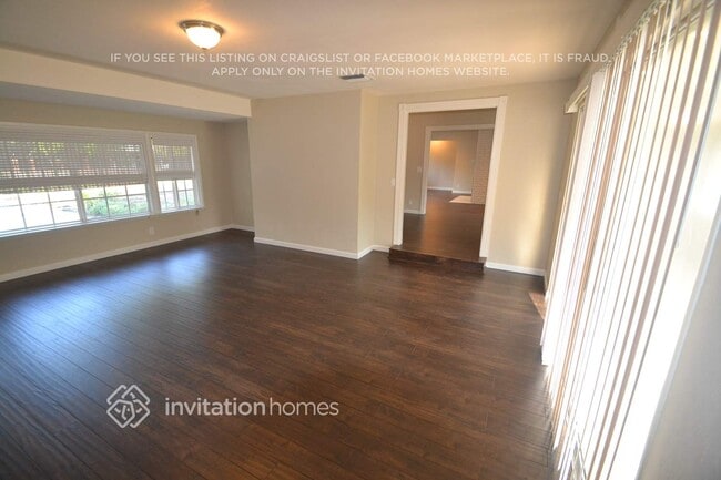 Photo - 17363 Saticoy St