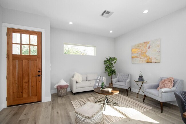 Photo - 2105 Sam Wilson St