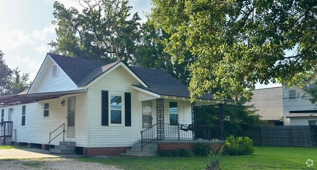 Building Photo - Comfortable Charm on Stumberg Lane – 3 Bed... Rental