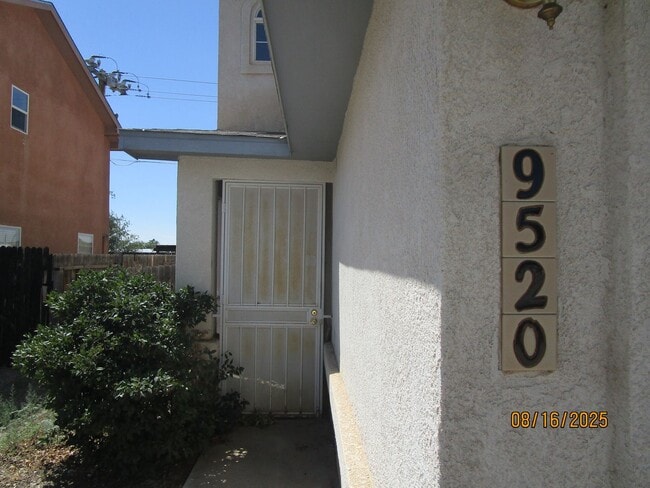Photo - NW 3BR 2 1/2B 1605SF