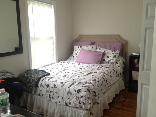 Photo - 3 bedroom with laundry in unit!
