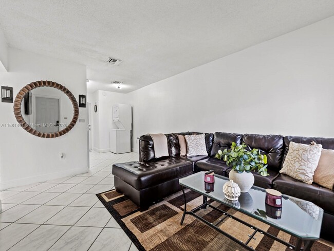 Photo - 6161 SW 44th St Unidad 1-2