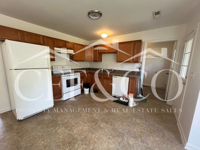 Photo - 415 Mt Hood Dr