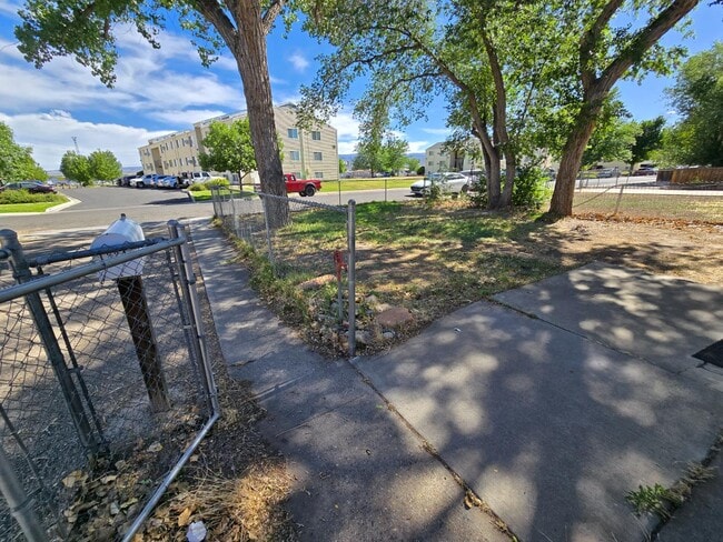 Photo - 1824 Rood Ave
