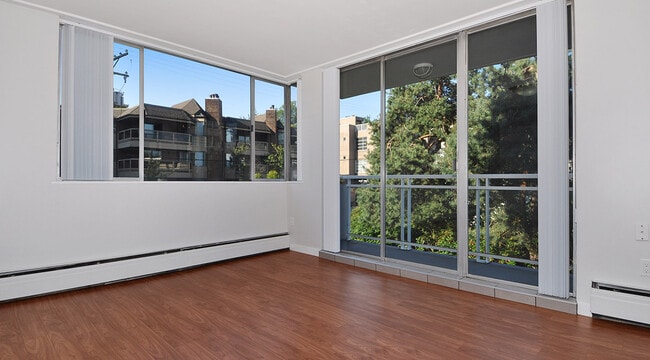 Photo - Hollyburn Court